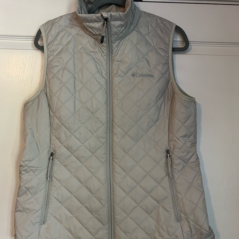 Columbia Women's Beige Quilted Vest